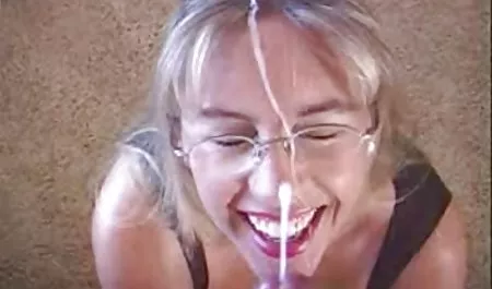 યુવાન છોકરી Kimber લી પોર્ન પુખ્ત જોવા માટે Crams Pussy સાથે જાંબલી નકલી લોડો