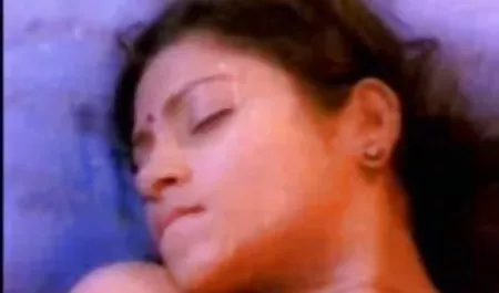 લાંબા પગવાળું Jelena ઓનલાઇન ચેટ પુખ્ત જેનસન