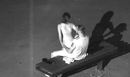 છૂંદણાં કે ત્રાજૂડાં પાડવાં ઓસિ fucked નહીં બેડ પર પુખ્ત ભારતીય મહિલા પગ સાથે વિશાળ ફેલાવો